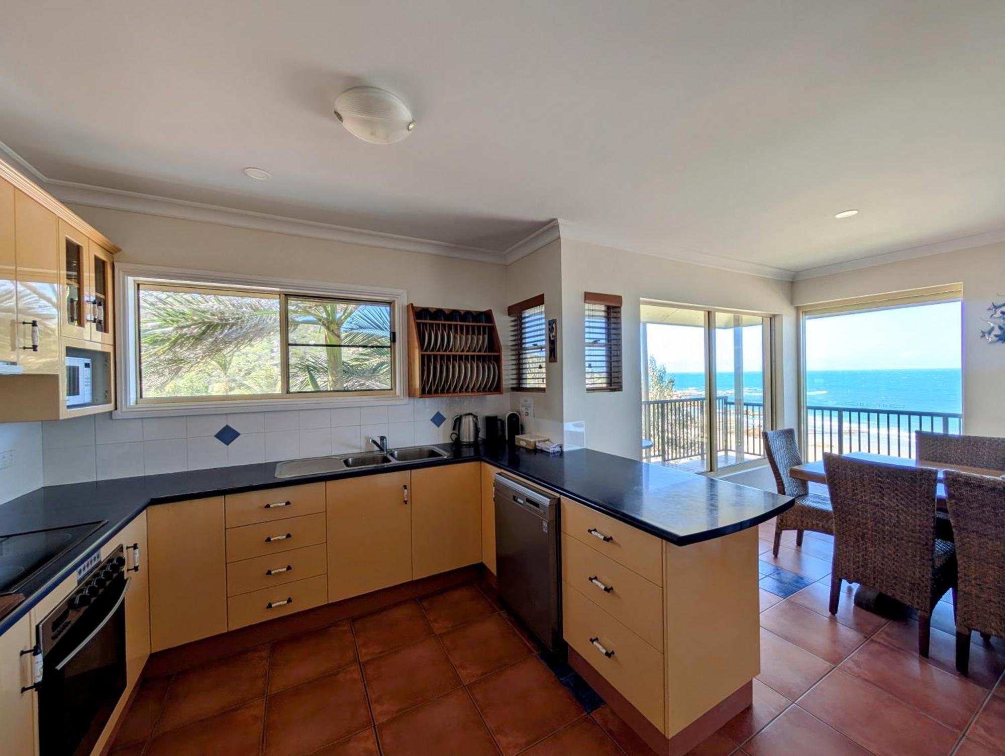 Rose Bay Resort Bowen Exteriör bild