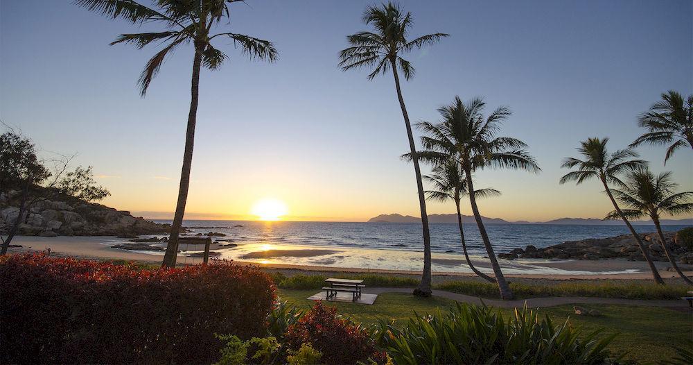 Rose Bay Resort Bowen Exteriör bild