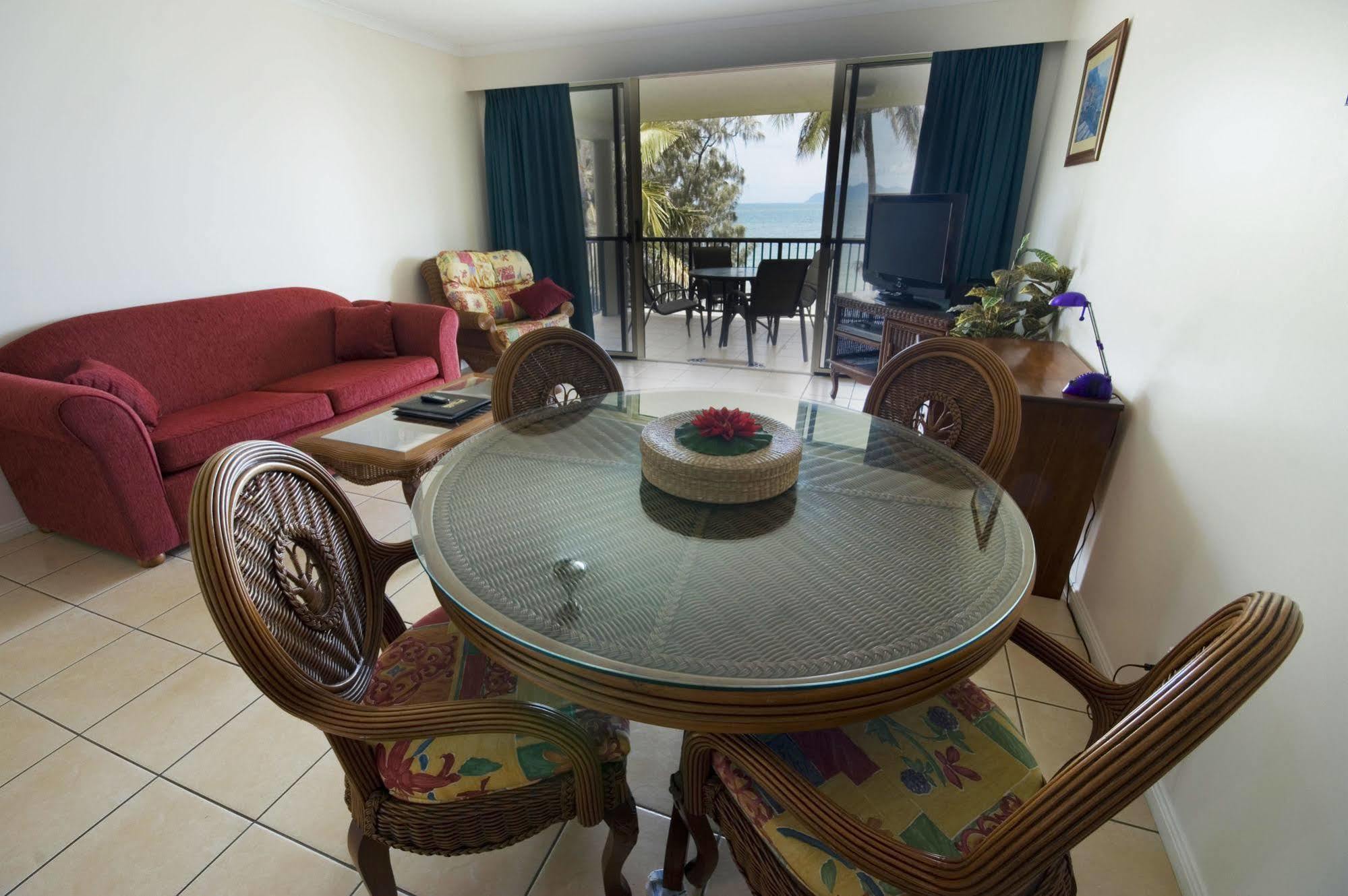 Rose Bay Resort Bowen Exteriör bild